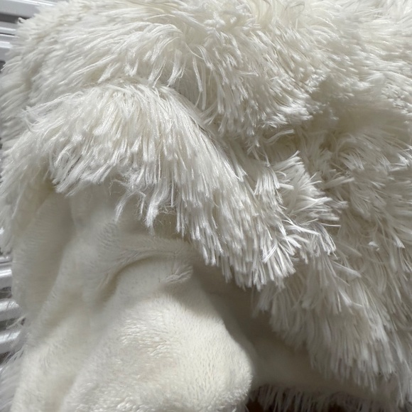 IVORY/WHITE FAUX FUR PILLOW SHAMS - Picture 3 of 11